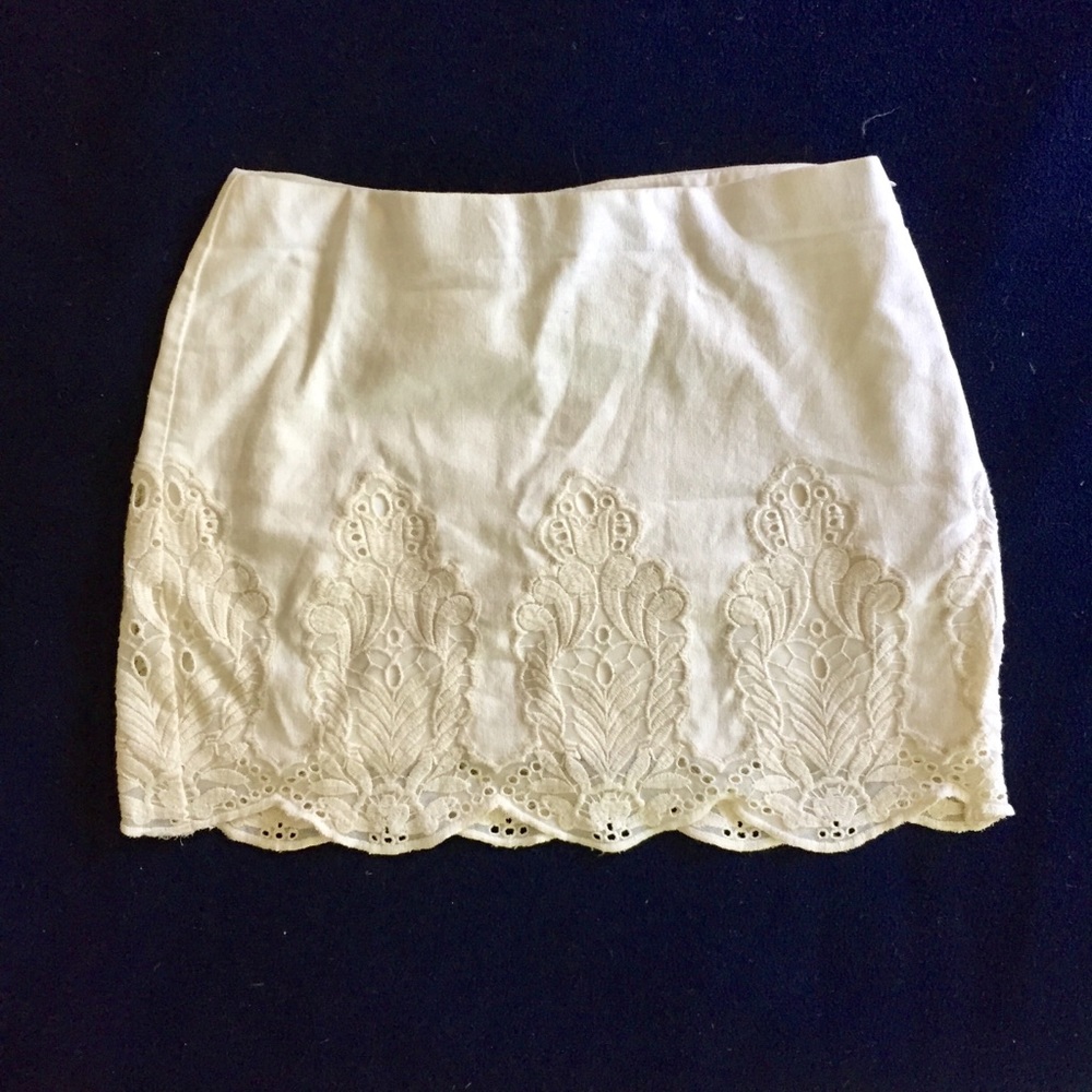 Zara cotton white lace lined mini-skirt sz. M